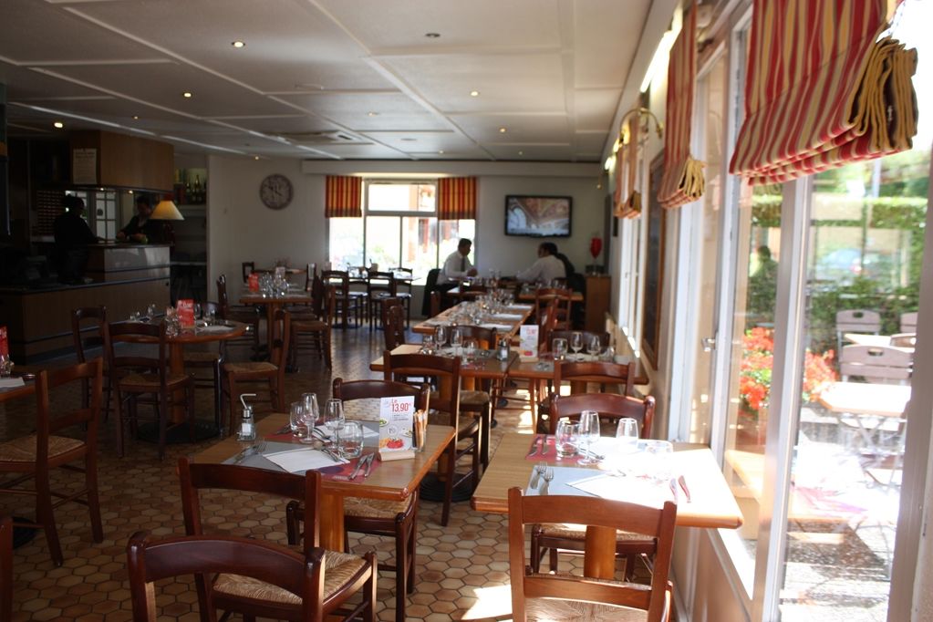 Campanile Reims Ouest - Tinqueux Hotel Ресторант снимка